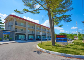 Отель Wasaga Riverdocks Hotel Suites  Васага Бич